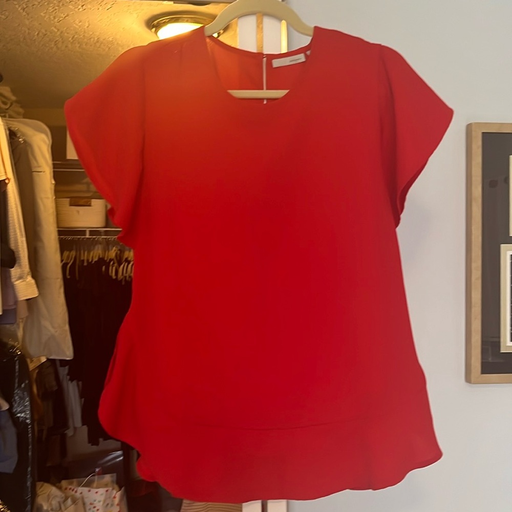 Halogen small red top never worn!! ❤️❤️